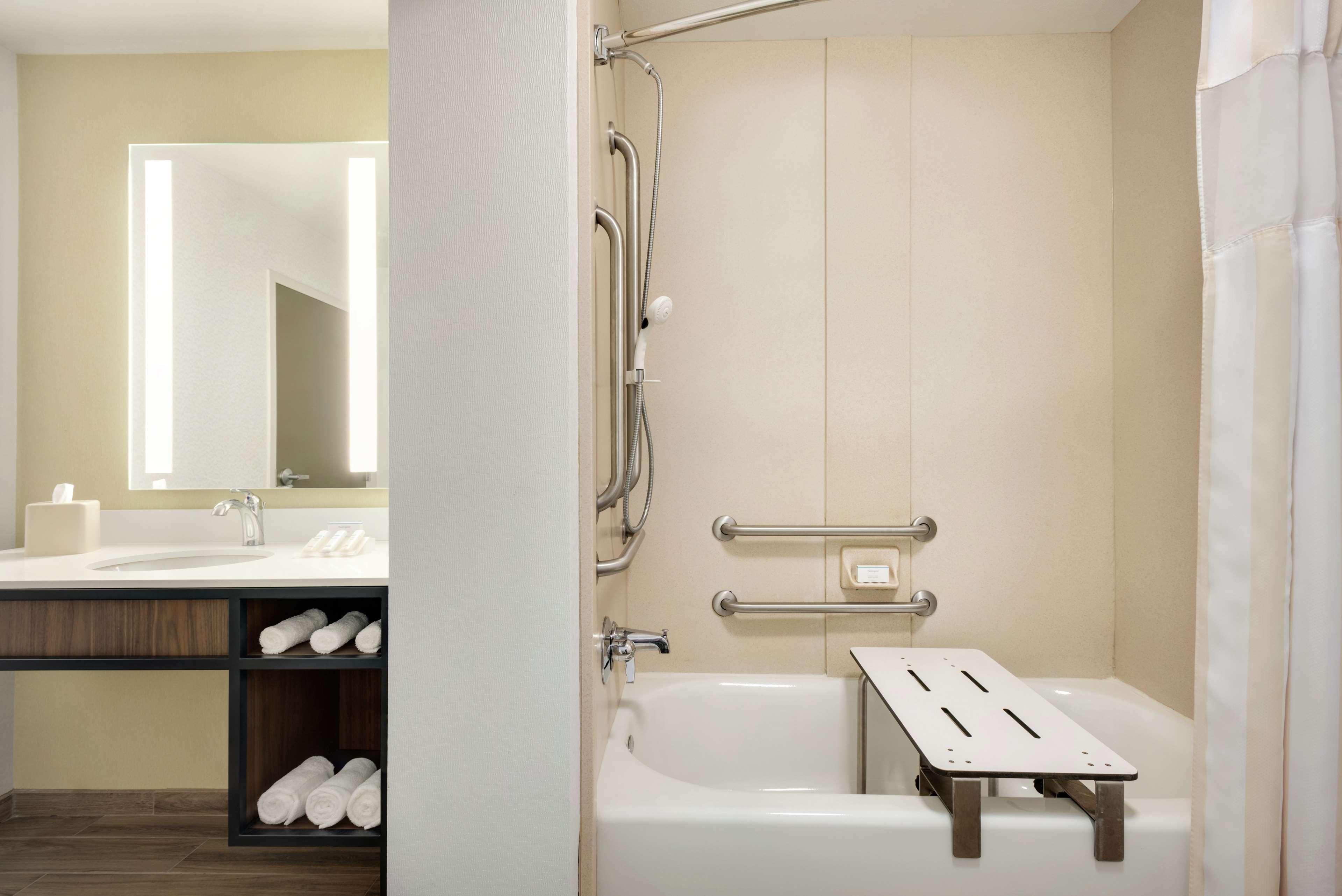 Hilton Garden Inn Dubuque Downtown מראה חיצוני תמונה