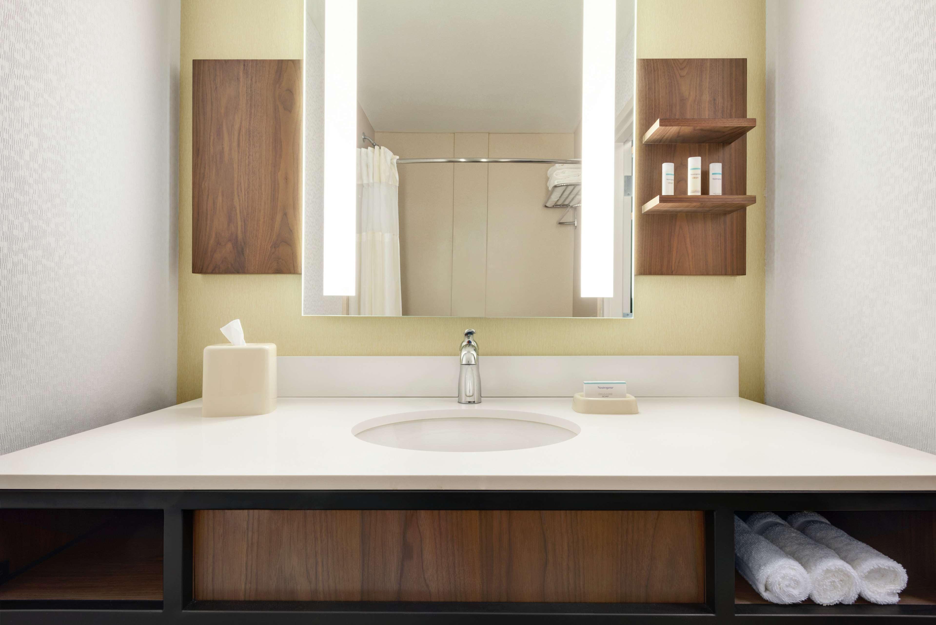 Hilton Garden Inn Dubuque Downtown מראה חיצוני תמונה
