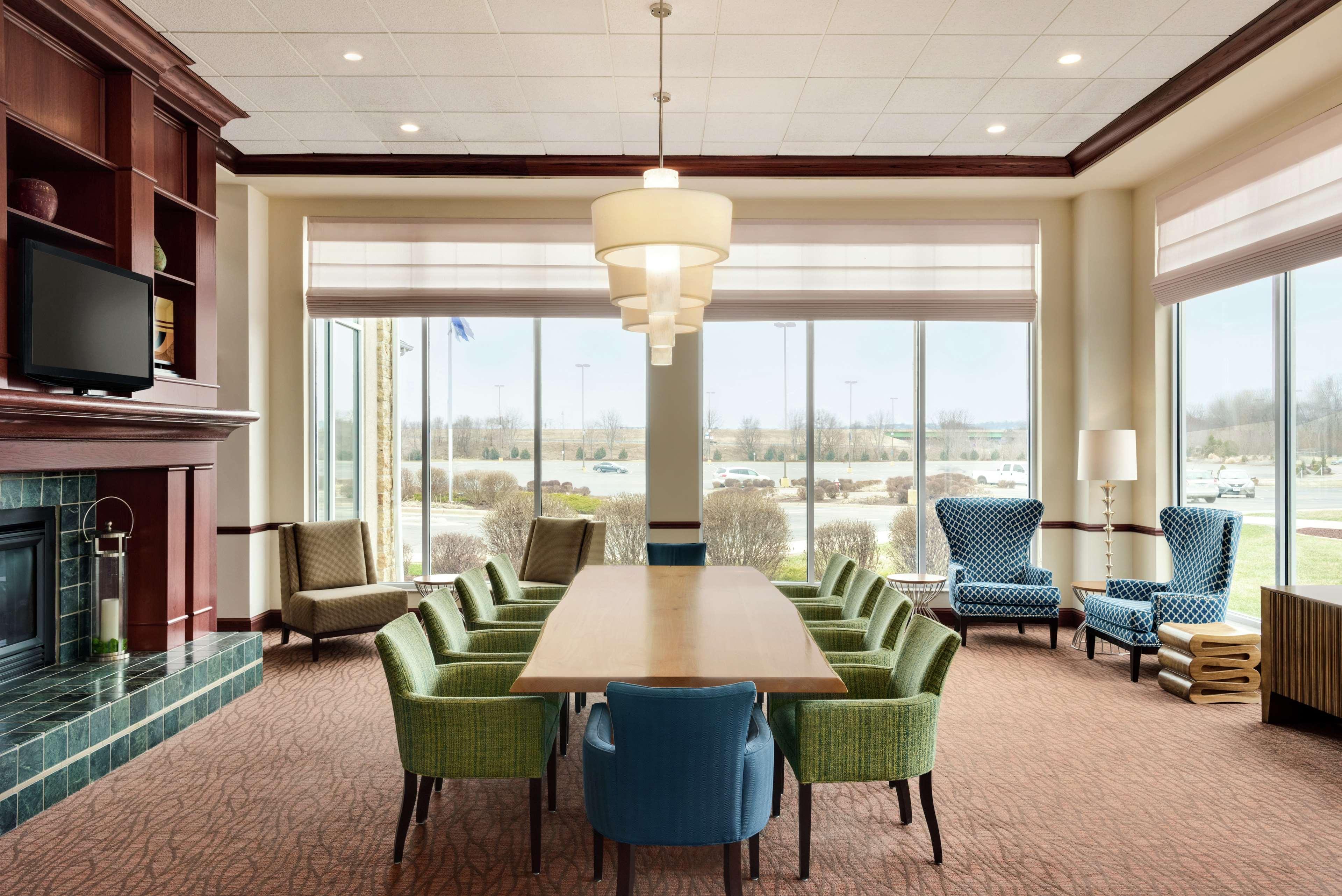 Hilton Garden Inn Dubuque Downtown מראה חיצוני תמונה
