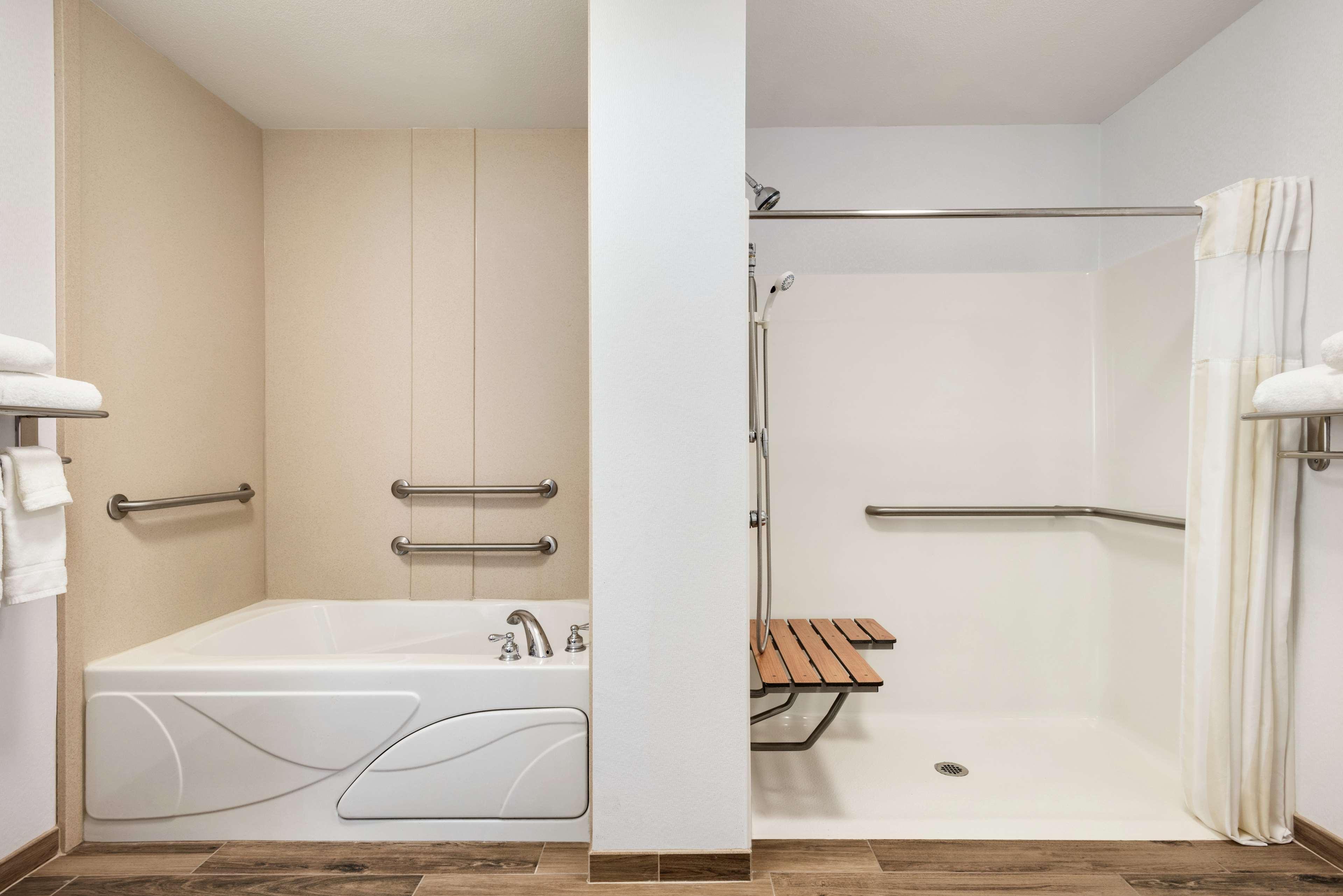 Hilton Garden Inn Dubuque Downtown מראה חיצוני תמונה