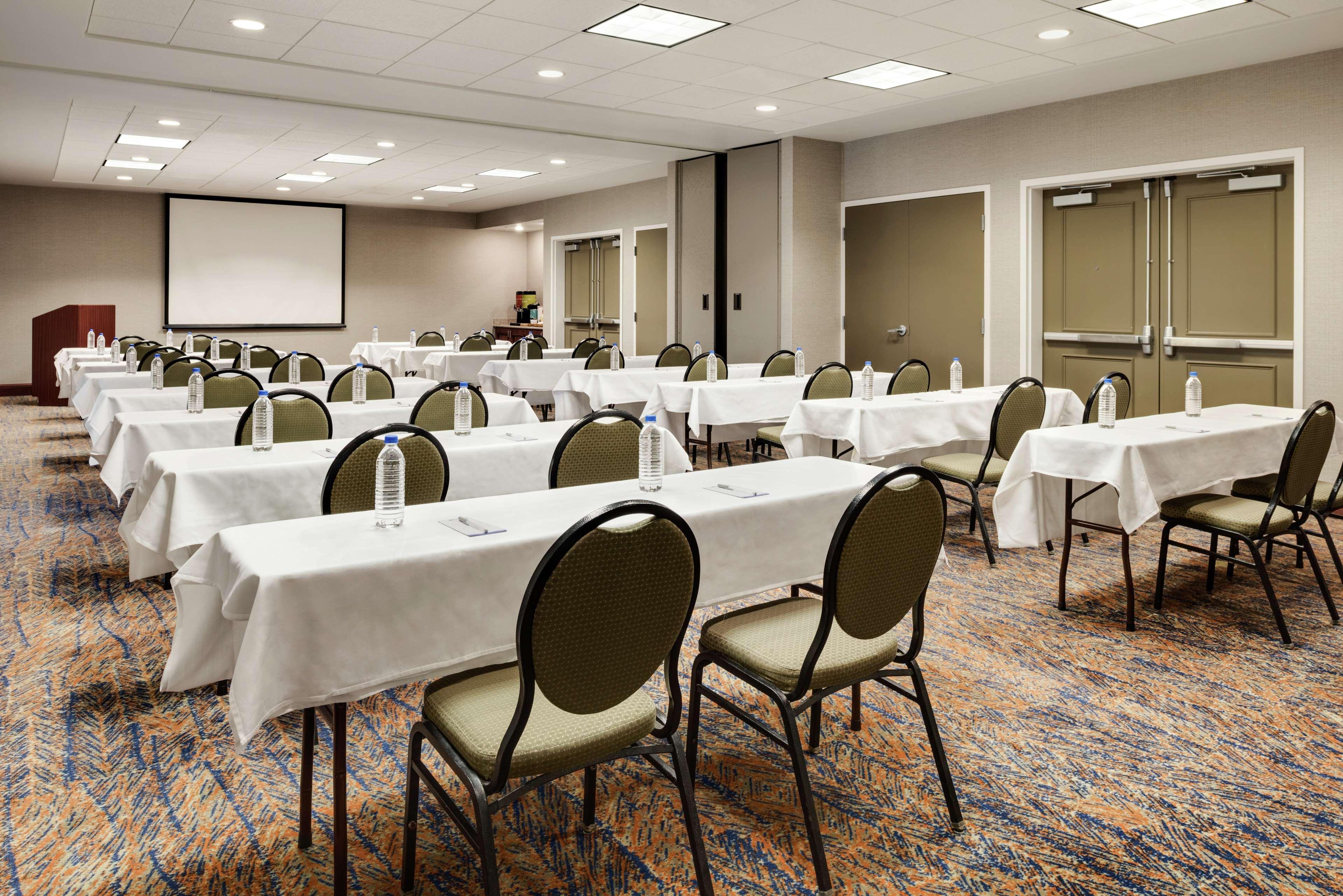 Hilton Garden Inn Dubuque Downtown מראה חיצוני תמונה