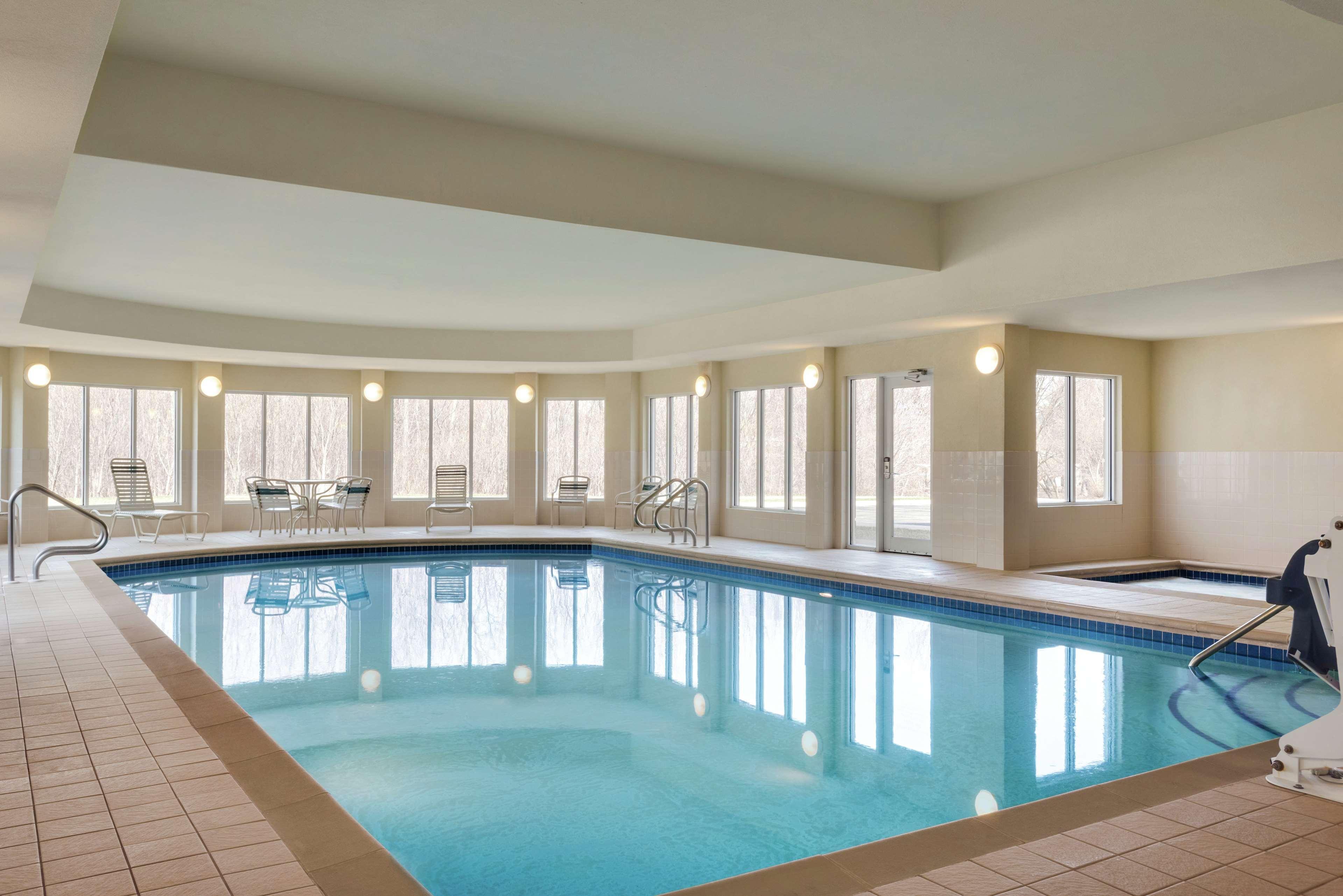 Hilton Garden Inn Dubuque Downtown מראה חיצוני תמונה