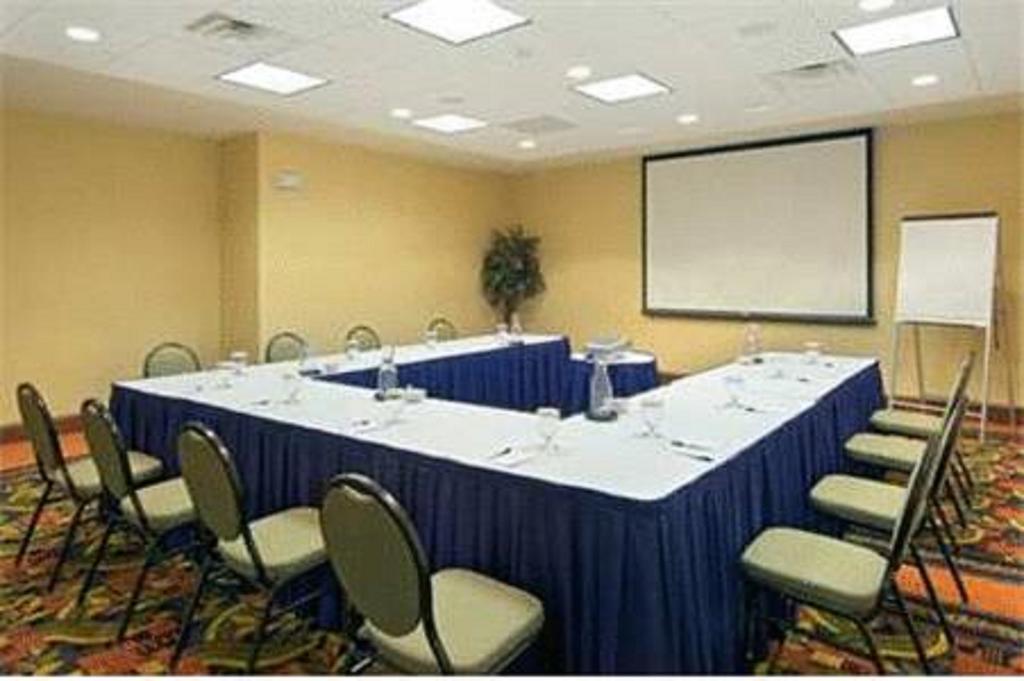 Hilton Garden Inn Dubuque Downtown מראה חיצוני תמונה