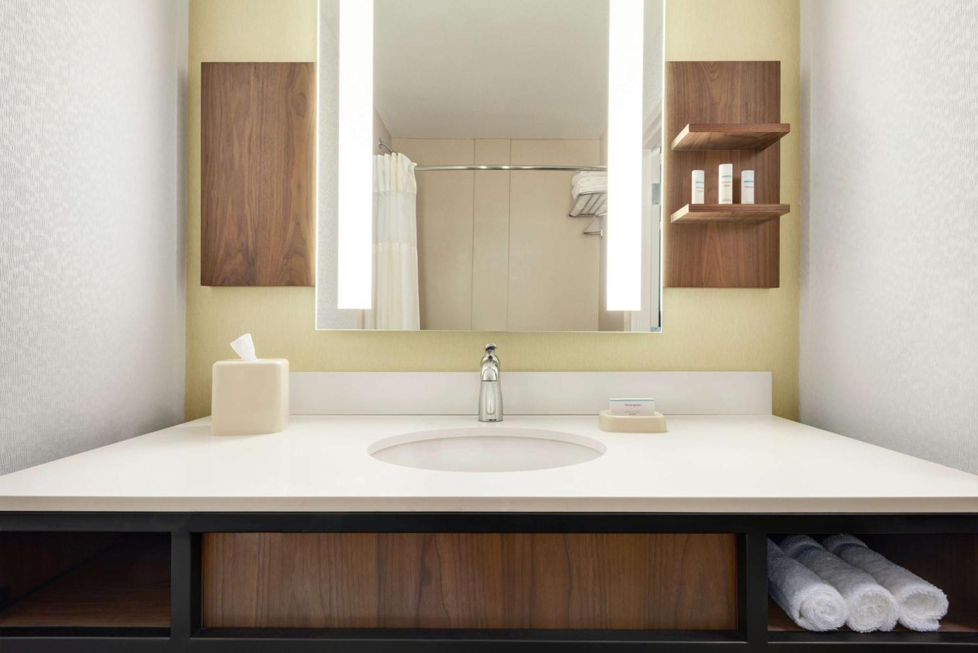 Hilton Garden Inn Dubuque Downtown מראה חיצוני תמונה